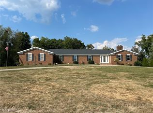391 Hillcrest Dr NE, New Philadelphia, OH 44663