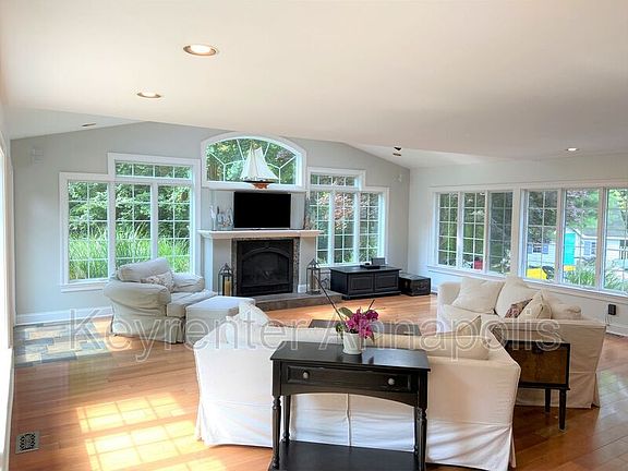 4th image of 204 Governors Way N