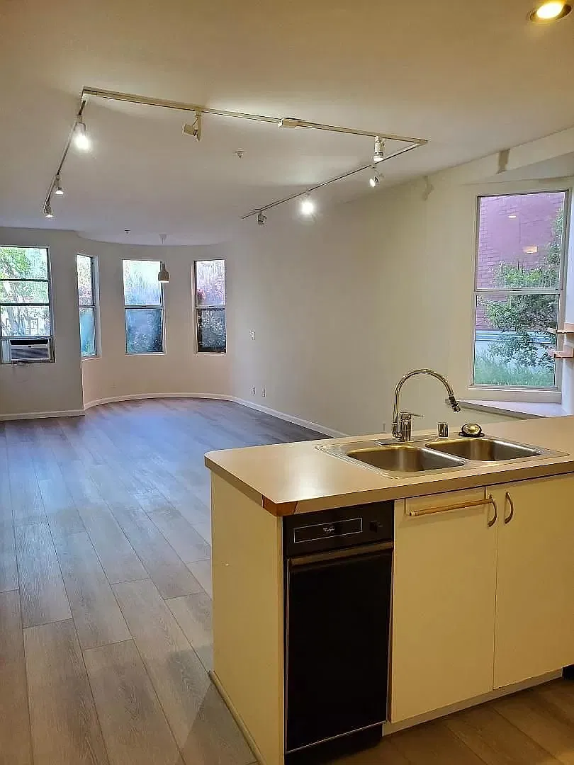 2 bed, 880 sqft, $4,600 — Photo 4