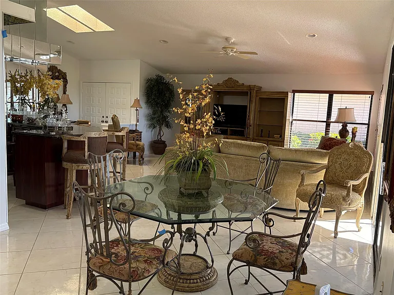 7744 Dundee Ln — Photo 2