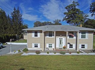 12 Perrelli Ln, Oak Ridge, NJ 07438