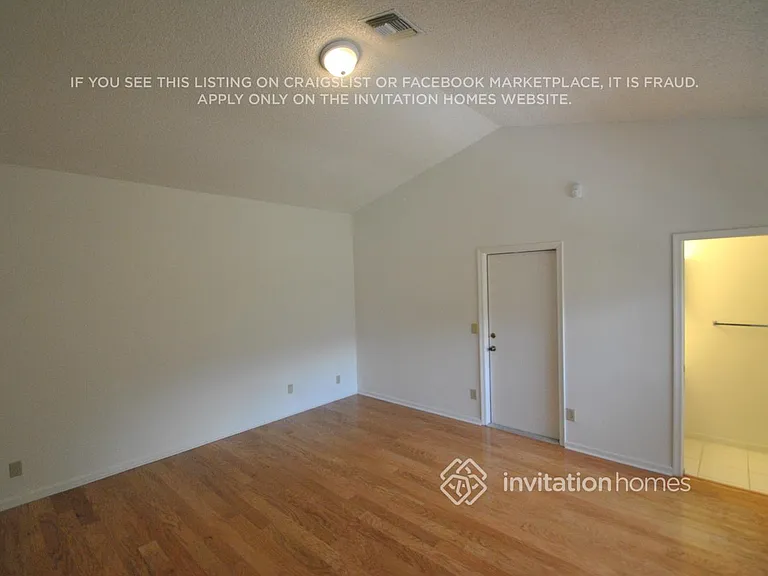 12231 Dartmoor Dr — Photo 2