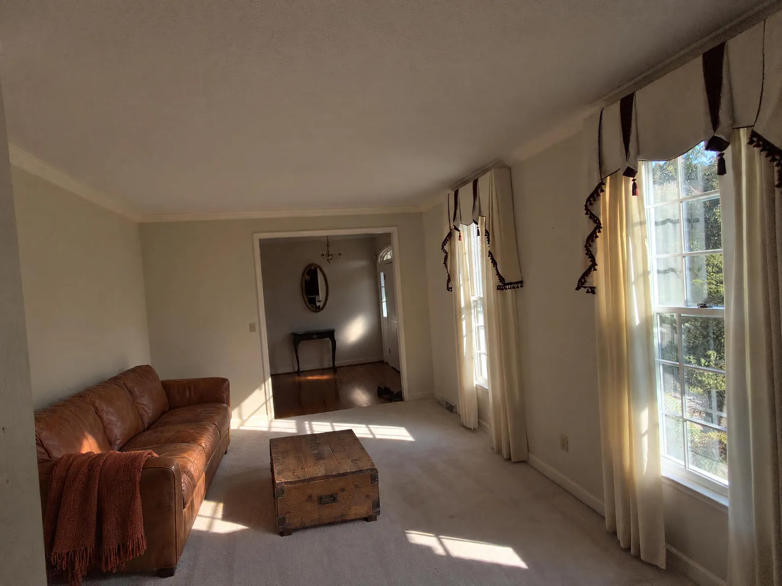 5 bed, 5.5 bath, 6000 sqft, $4,250 — Photo 4