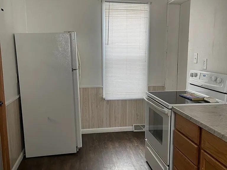 122 Edwards St — Photo 3