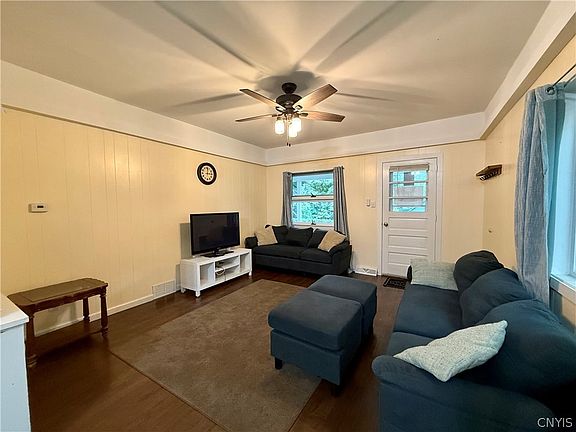 3rd image of 2 Phelps Ave