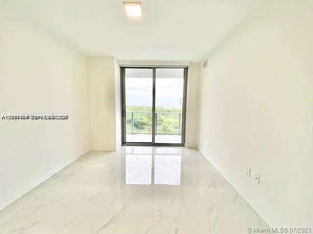 16385 Biscayne Blvd #702 — Photo 23