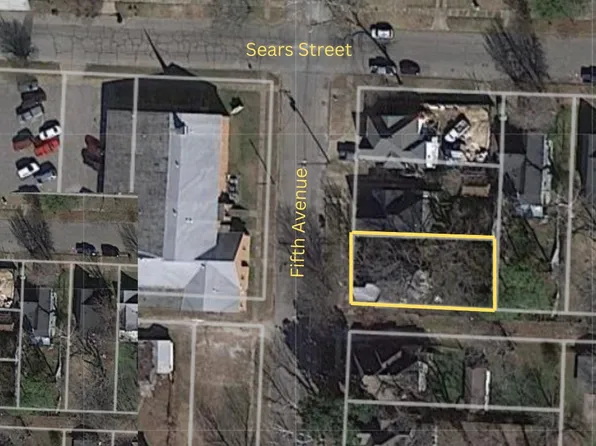 312 N 5th Ave, Denison, TX 75021