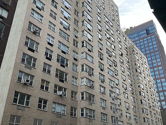 4th image of 415 E 52nd St APT 4CA