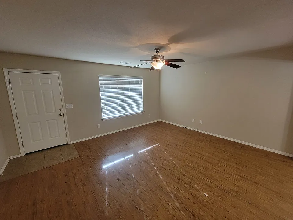 4623 W Colfax Loop
