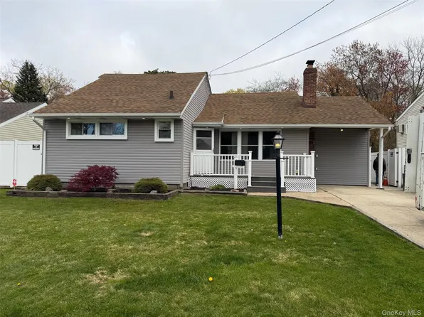 27 Jane Drive, North Babylon, NY 11703