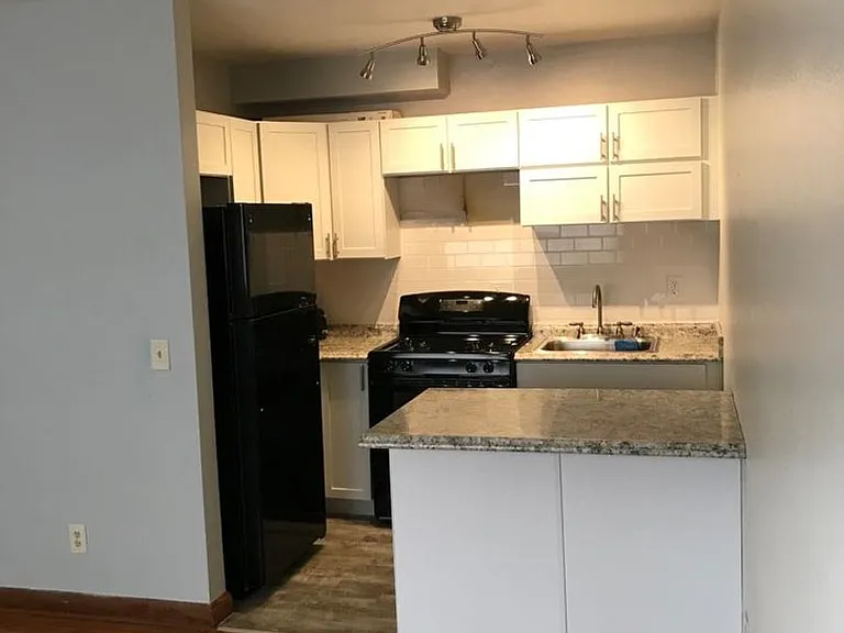 327 University Ave SE — Photo 28