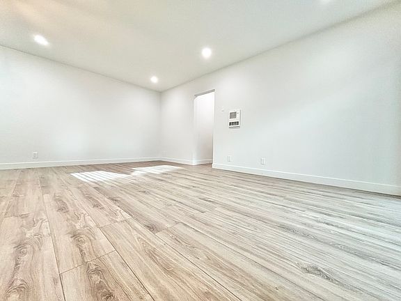 5th image of 15534 Chase St APT 101