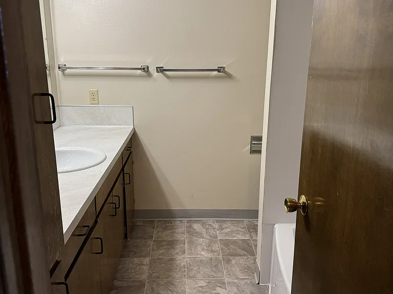 Chestnut Place Apartments — Photo 38