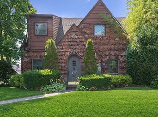 477 Roslyn Rd, East Williston, NY 11596