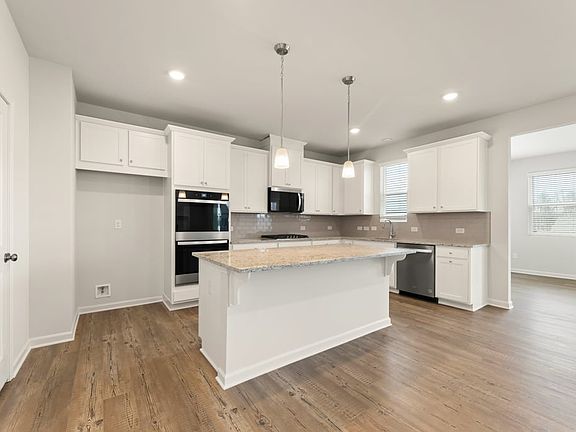 4th image of 805 Dobby Way