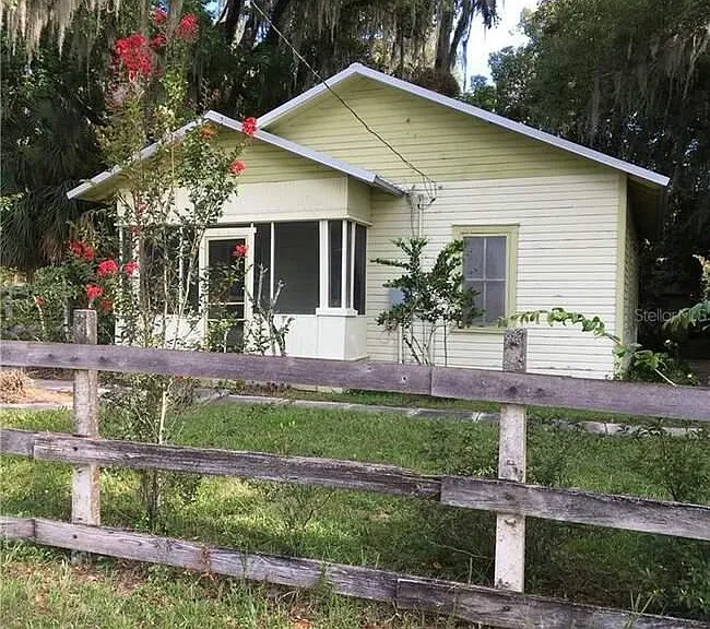 310 E Noble Ave — Photo 1