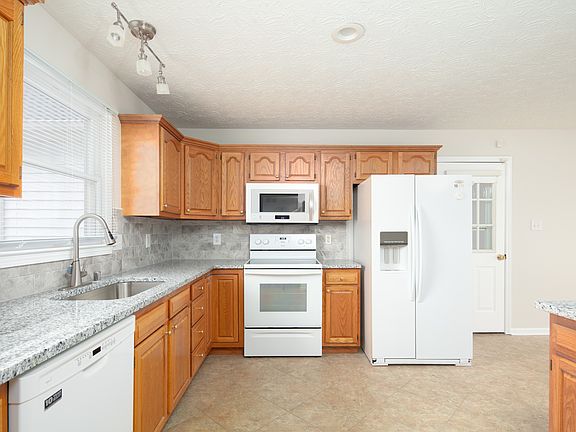 5th image of 115 Greystone Dr
