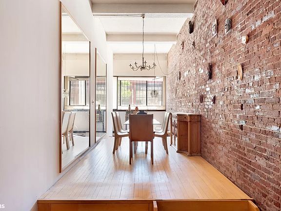 3rd image of 415 W 55th St APT 1C