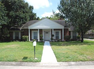 701 Quaker Dr, Friendswood, TX 77546