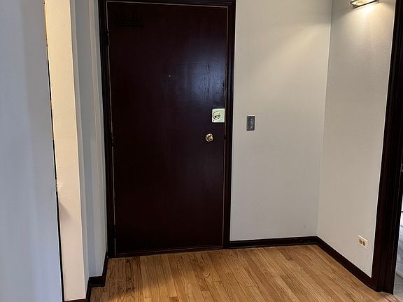5th image of 914 N Austin Blvd APT B4