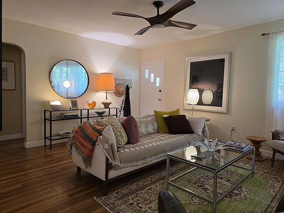 3rd image of 1118 N K St