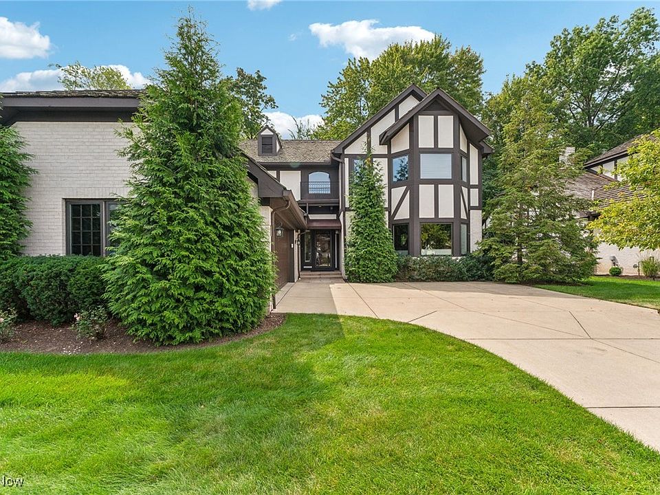 1st image of 15 Warwick Ln