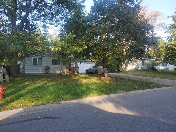 3rd image of 23310 Woodbine St NW