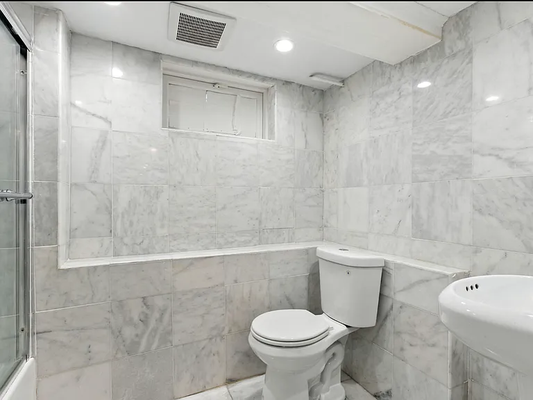 547 Broadway — Photo 34