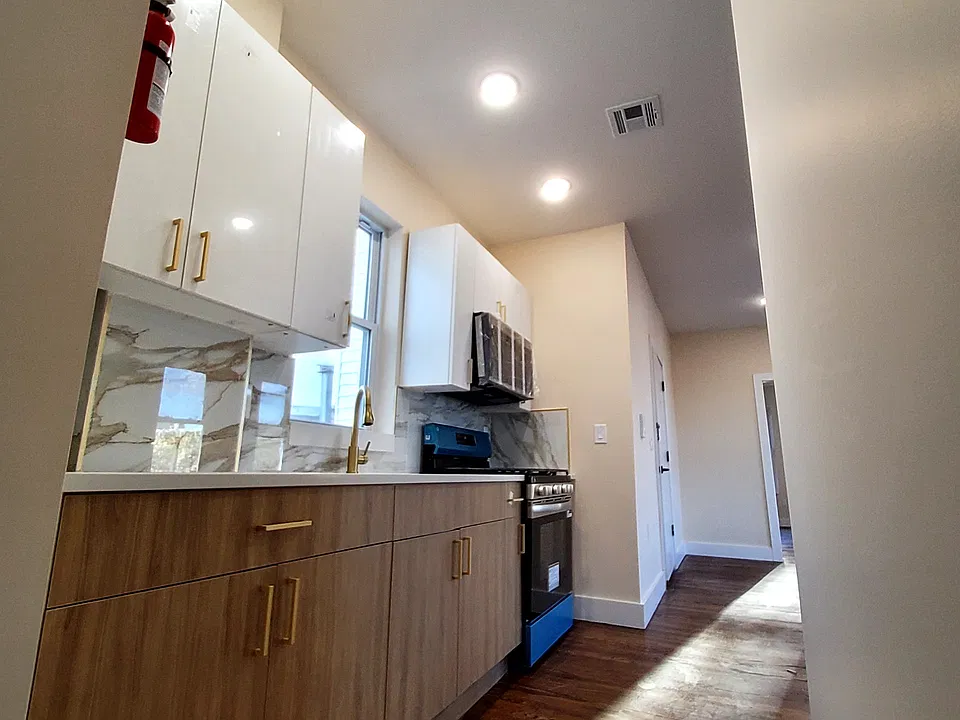 165 Danforth Ave #3
