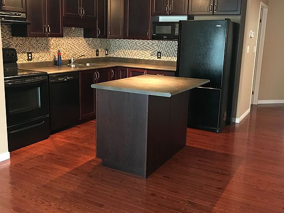 3rd image of 565 Wild Iris Ave