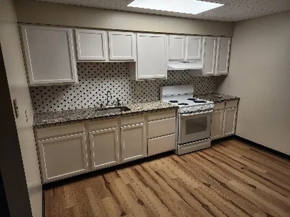 1818 Red Barn Village Rd, Clarks Summit, PA 18411