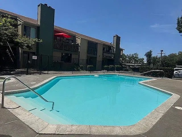2 bed, 1000 sqft, $2,095 — Photo 3