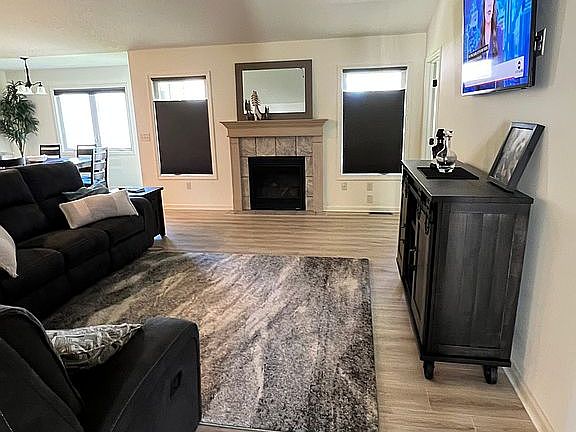 4th image of 642 Villa South Dr