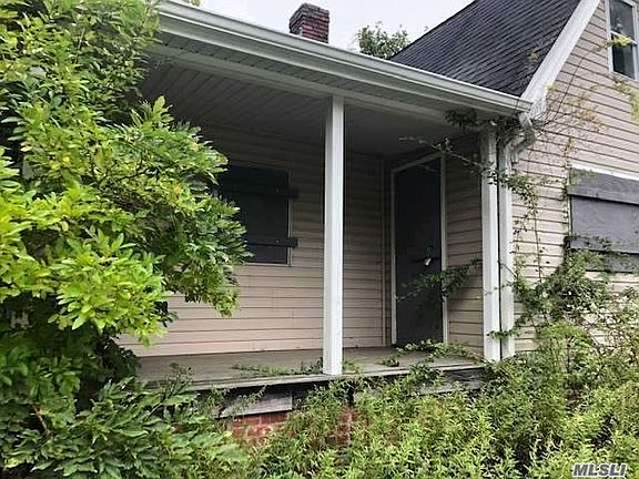 2nd image of 300 Railroad Ave