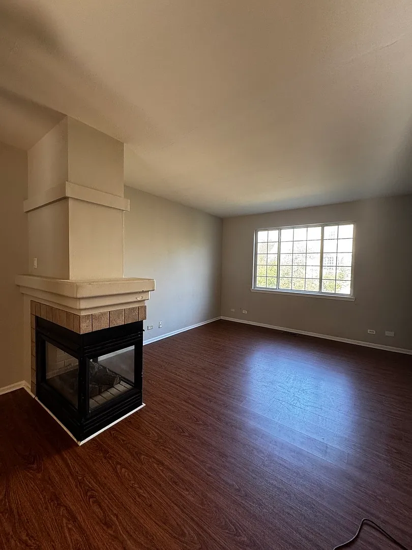 3 bed, 2.5 bath, 1398 sqft, $2,600 — Photo 3