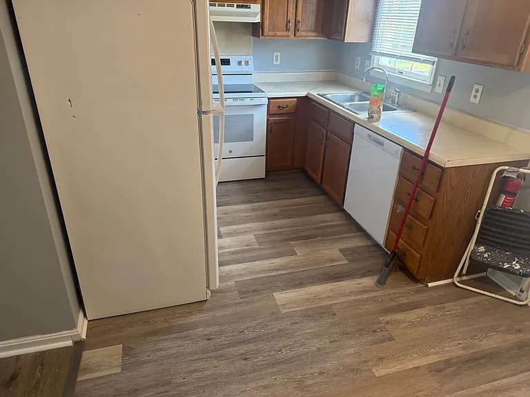 413 N Western Ave — Photo 9