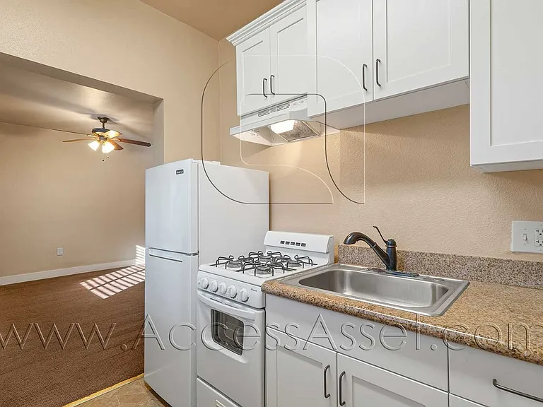 226 E Peck St #3 — Photo 8