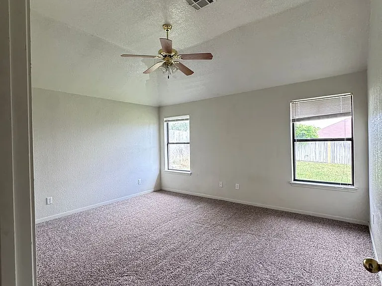 5603 Golden Dr — Photo 9