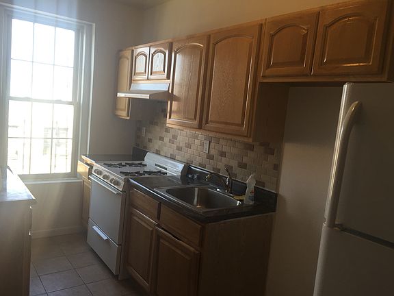 2nd image of 3018 Heath Ave #23