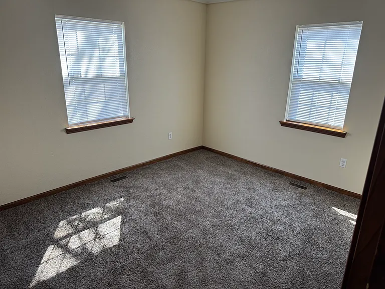 933 W Central St — Photo 10