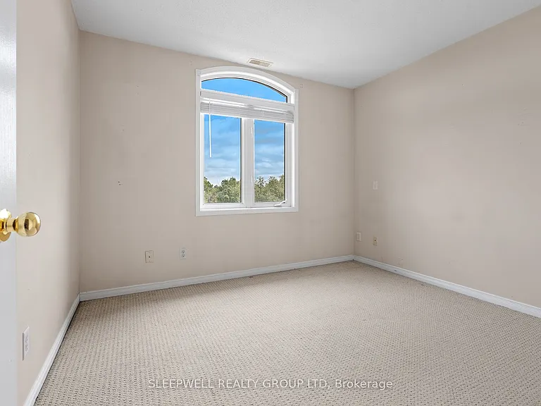 190 Rustic Hills Cres #7 — Photo 11