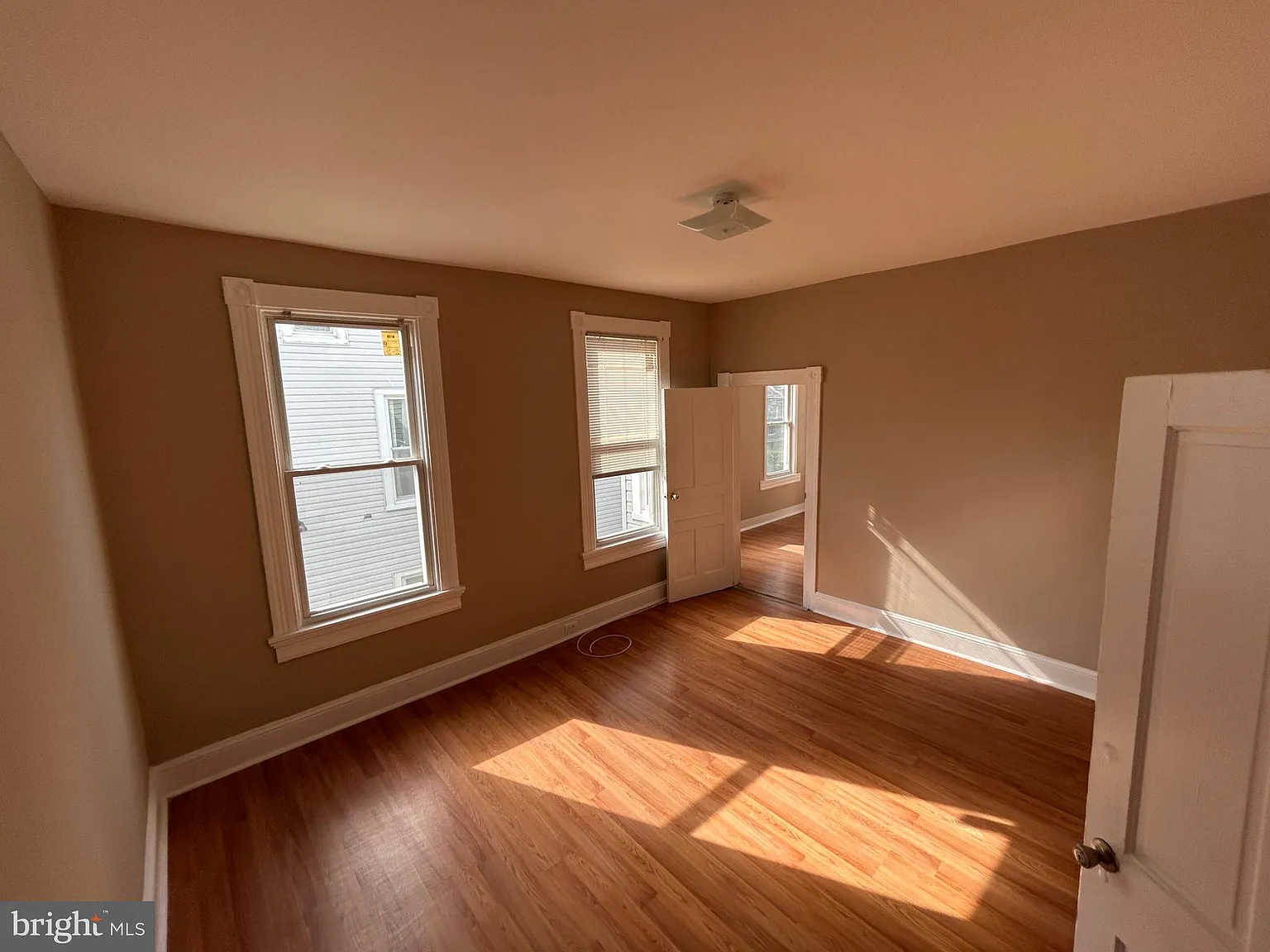 4 bed, 1.0 bath, 3116 sqft, $1,950 — Photo 2