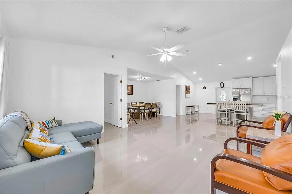 3 bed, 4.0 bath, 1435 sqft, $2,700 — Photo 3