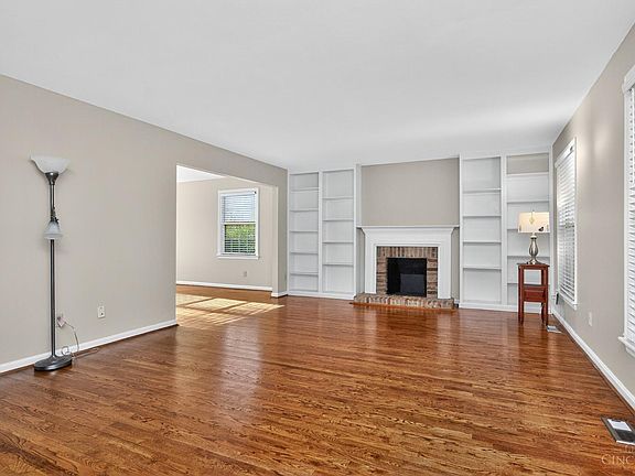 5th image of 33 Creekwood Sq