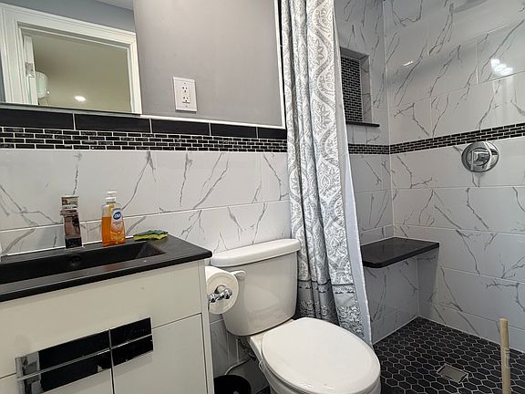 4th image of 462 Linwood St APT 1F