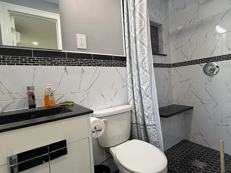 462 Linwood St #1F — Photo 4