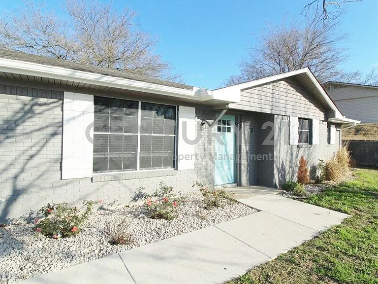 610 Overlook Dr — Photo 2