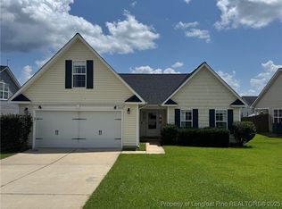 5223 Woodpecker Dr, Hope Mills, NC 28348