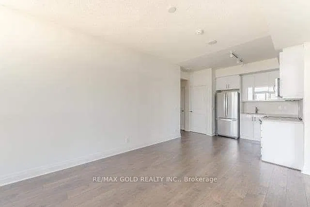17 Zorra St — Photo 4
