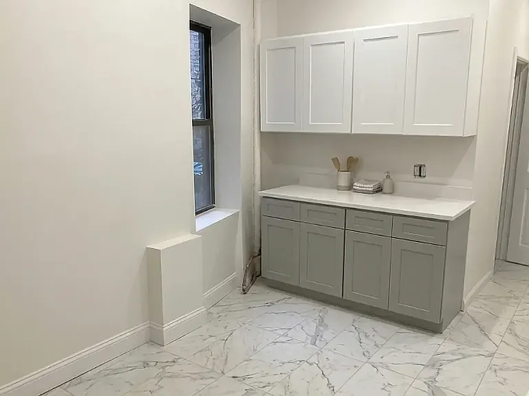 773 4th Ave #1R — Photo 3